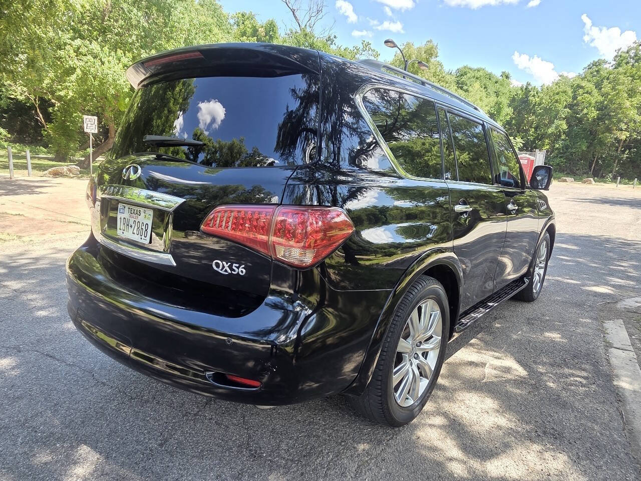 Used 2011 INFINITI QX56 2WD w/ Deluxe Touring Pkg image 4