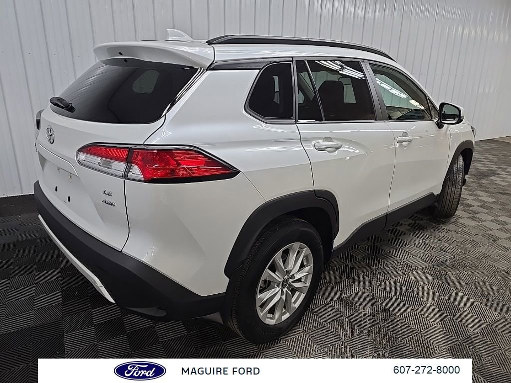 Used 2023 Toyota Corolla Cross LE w/ Moonroof Package image 12