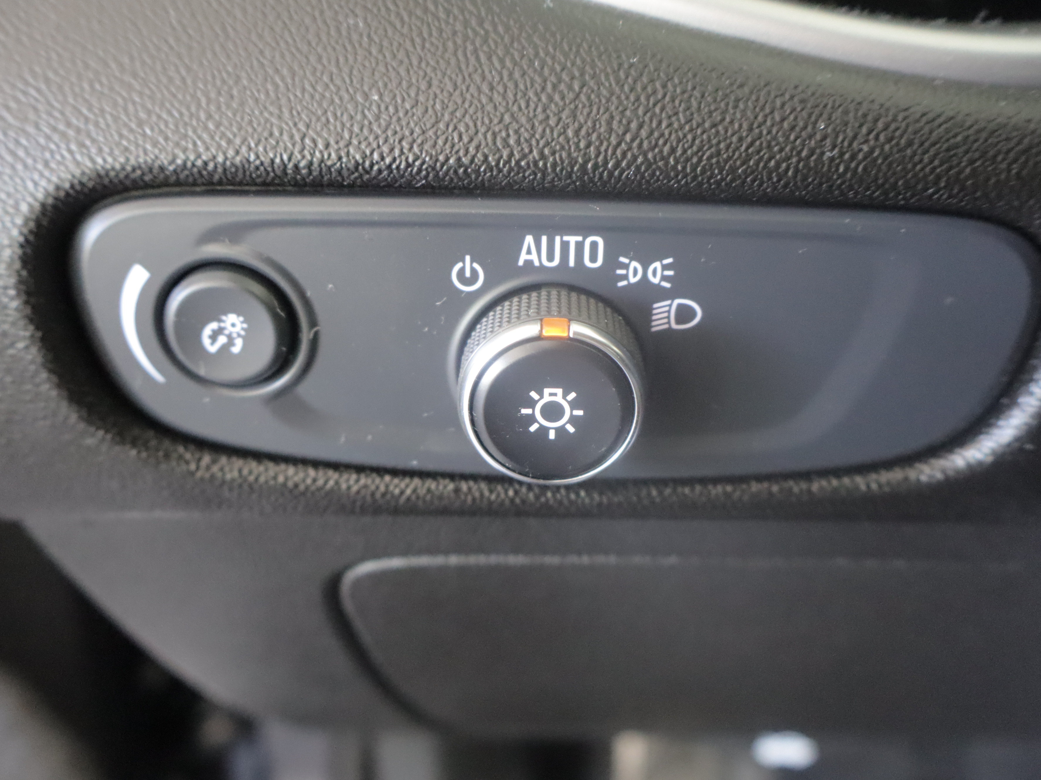Used 2025 Chevrolet Malibu RS FWD image 17