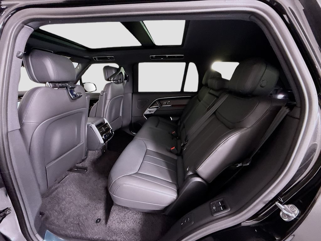 New 2026 Land Rover Range Rover Long Wheelbase SE AWD/4WD image 23