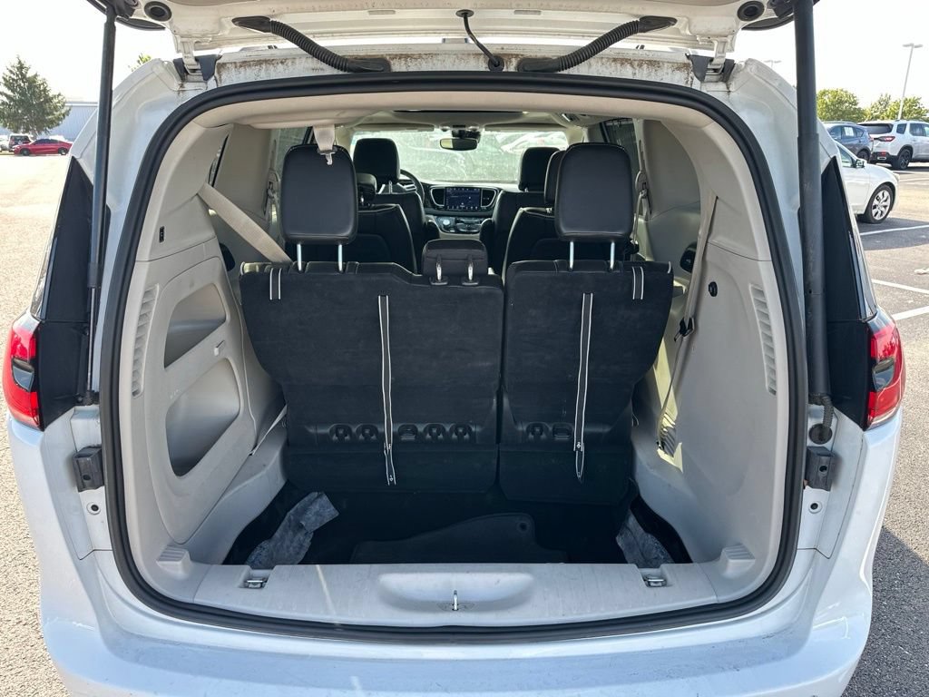 Used 2023 Chrysler Pacifica Limited FWD image 10