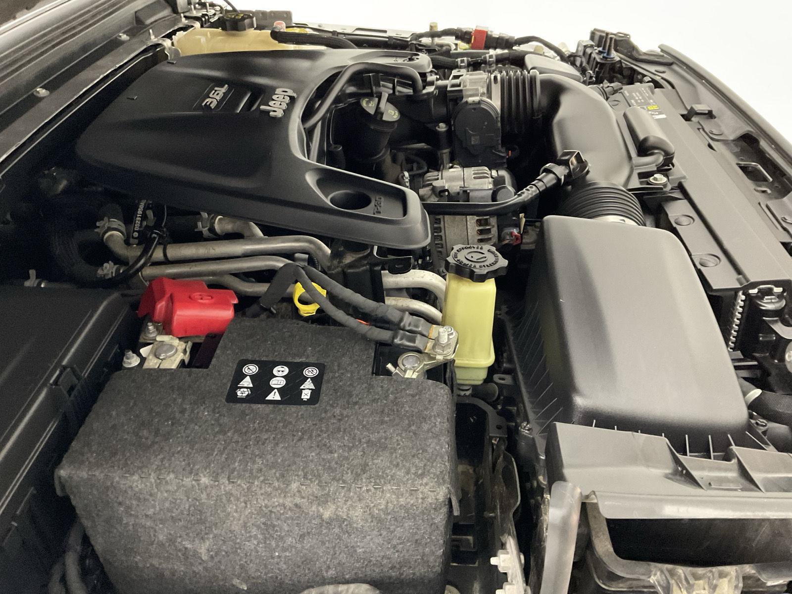 Used 2018 Jeep Wrangler Unlimited Sport S AWD/4WD image 20