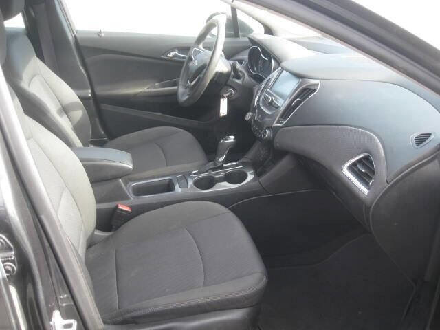 Used 2017 Chevrolet Cruze LT image 17