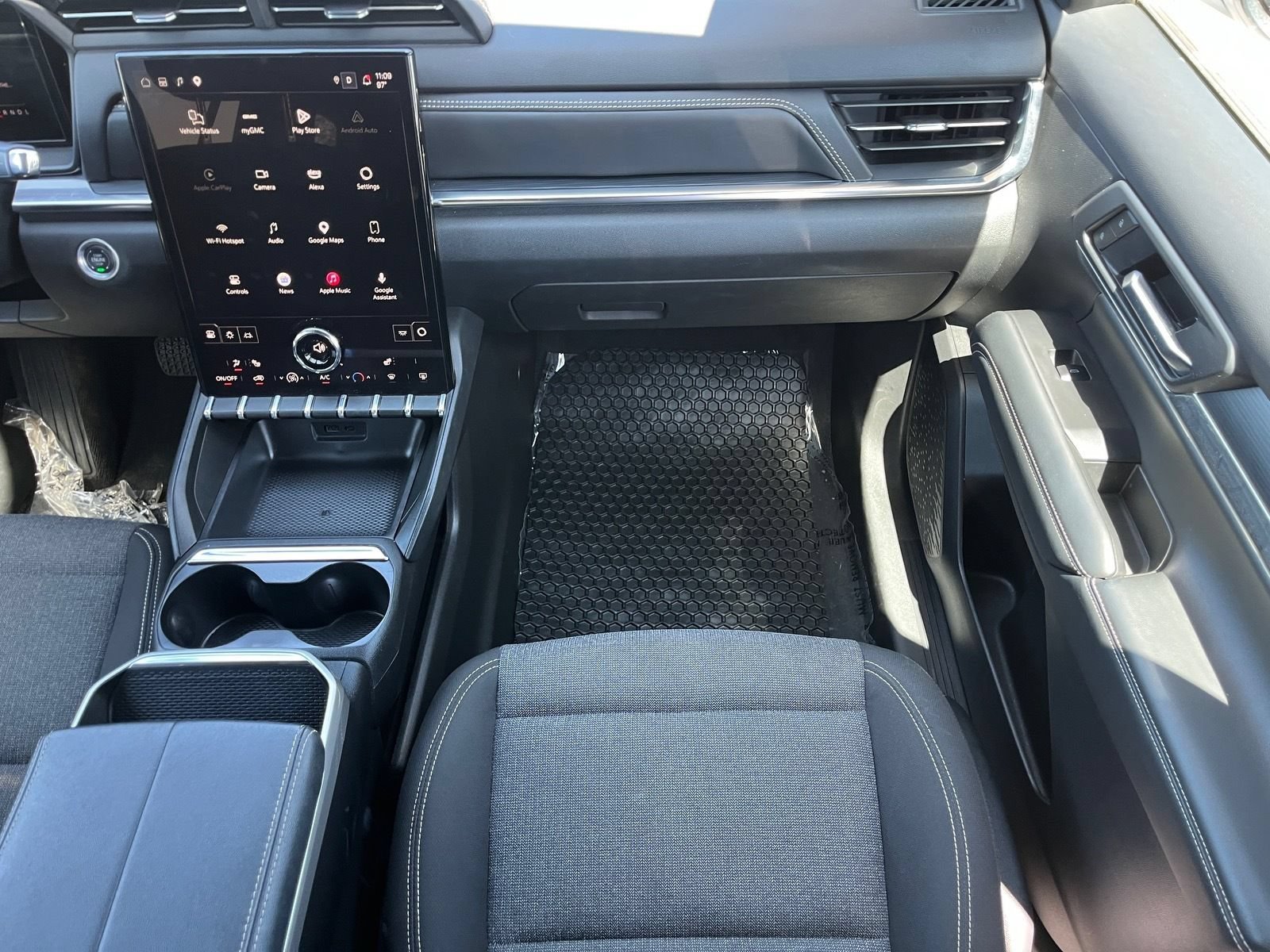 Used 2025 GMC Terrain Elevation FWD image 15
