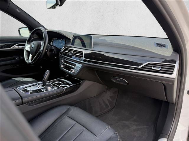Used 2019 BMW 740i w/ M Sport Package RWD image 12