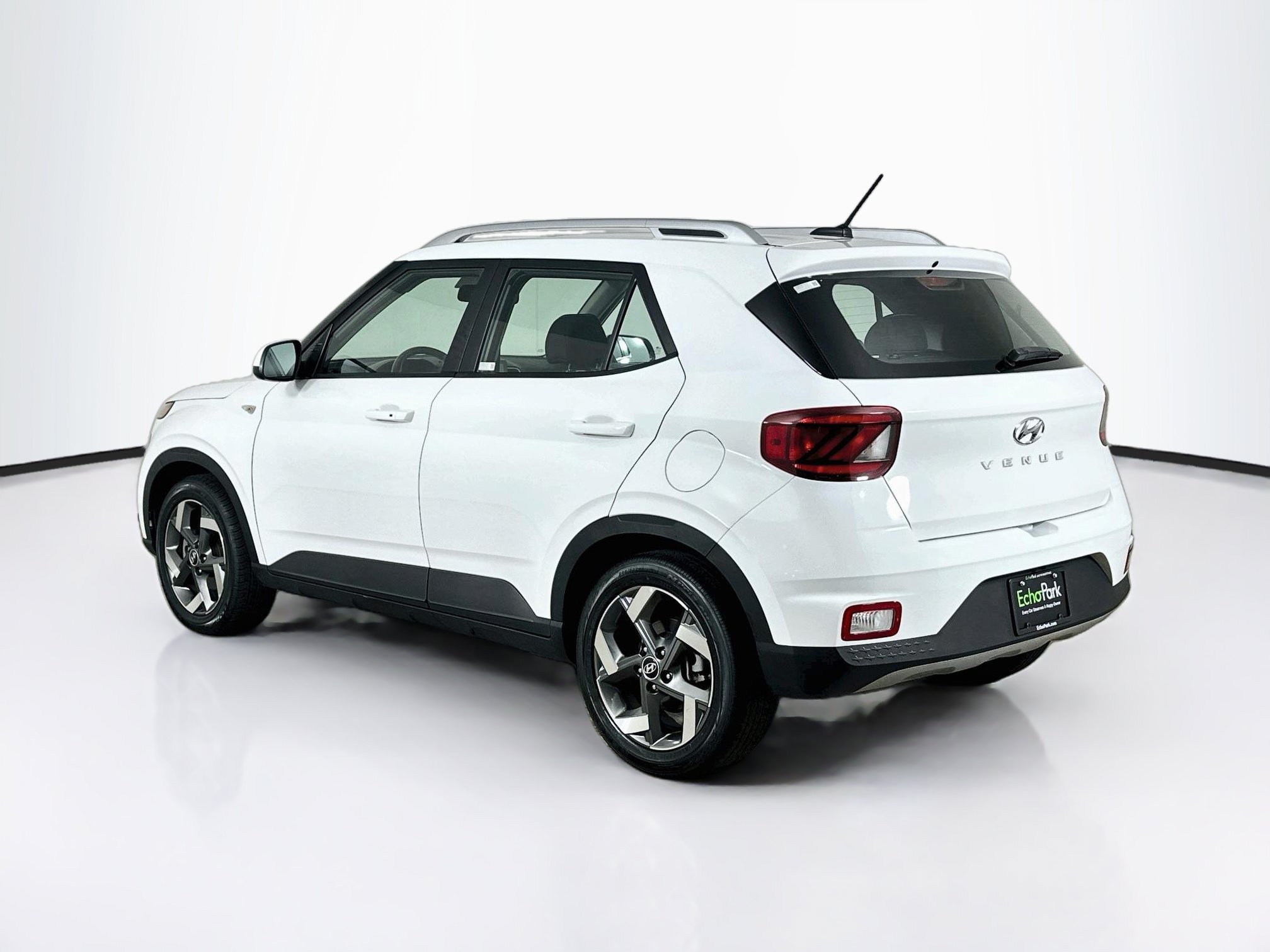 Used 2025 Hyundai Venue SEL FWD image 5