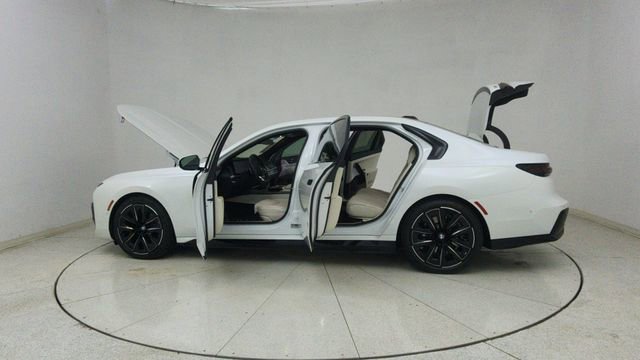 Used 2023 BMW i7 xDrive60 w/ Executive Package 2 image 74