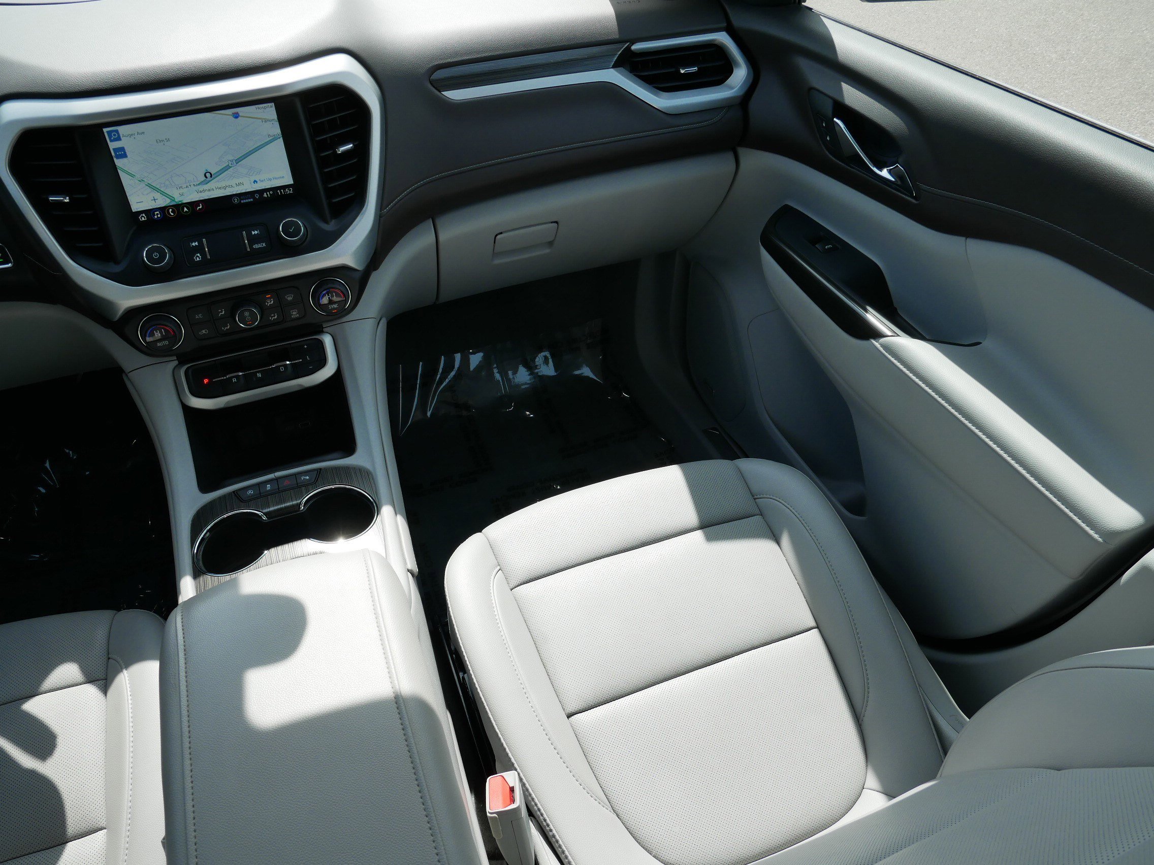 Used 2023 GMC Acadia SLT w/ Preferred Package FWD image 9