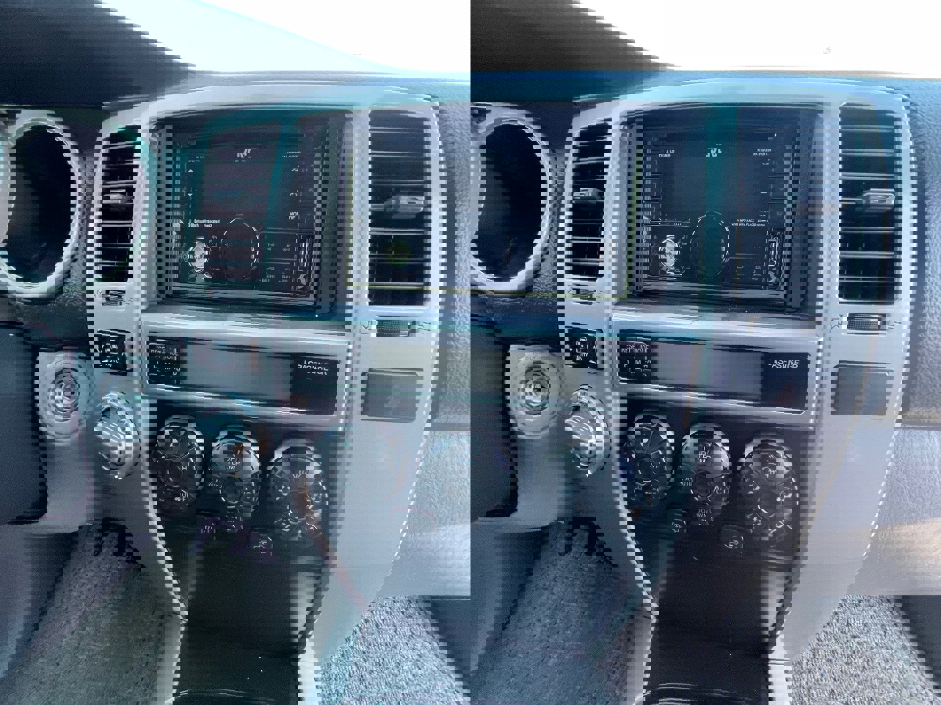 Used 2004 Toyota 4Runner SR5 AWD/4WD image 17