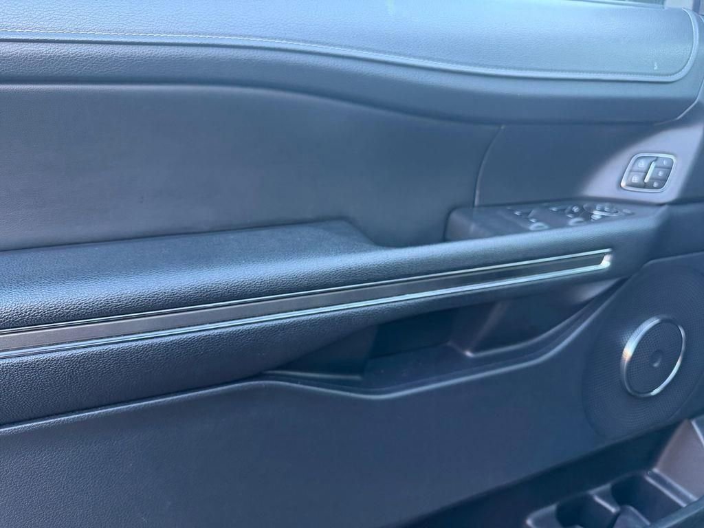 Used 2022 Ford Expedition Max XLT image 17