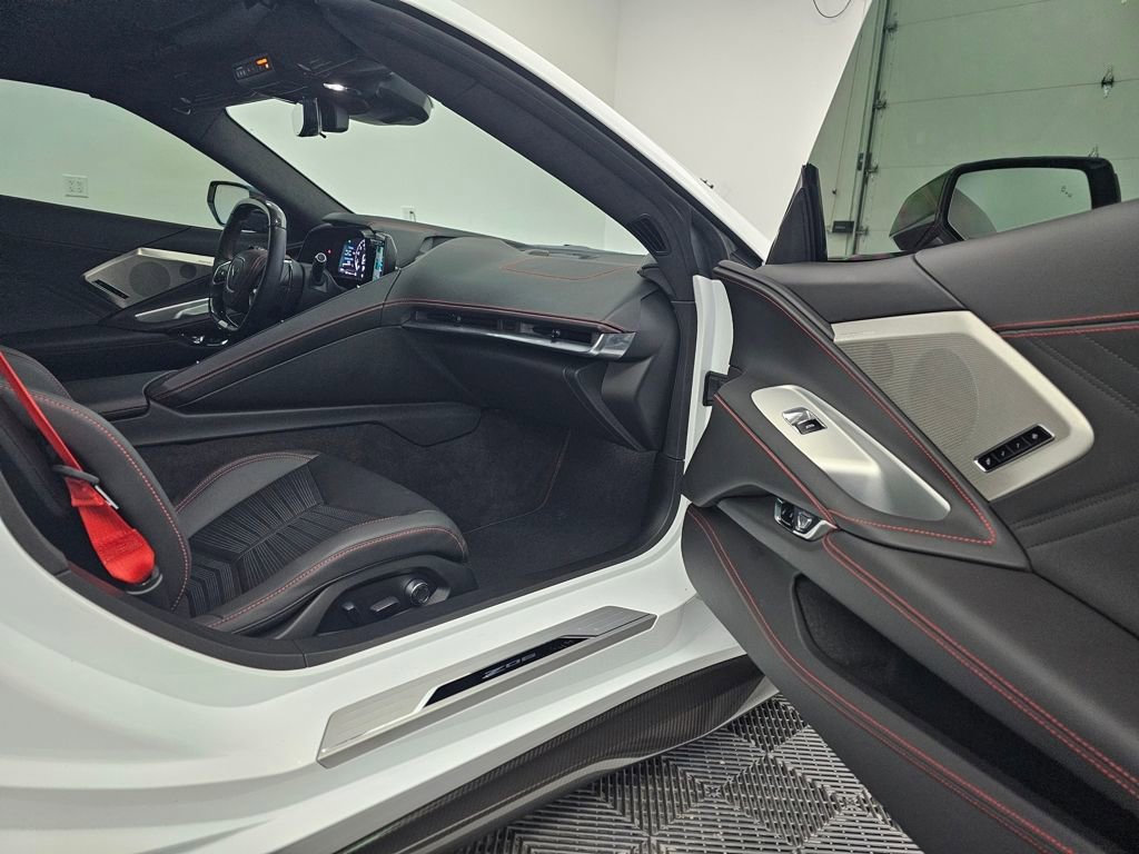 Used 2024 Chevrolet Corvette Z06 w/ Z07 Performance Package image 31