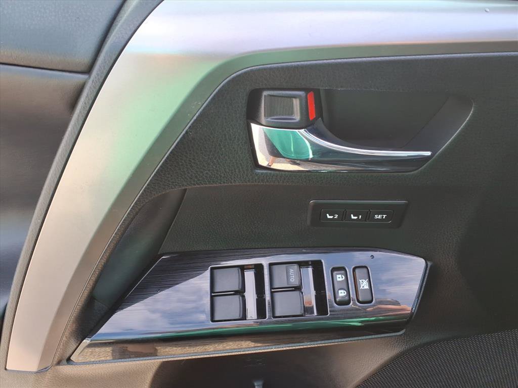 Used 2018 Toyota RAV4 Limited AWD/4WD image 19