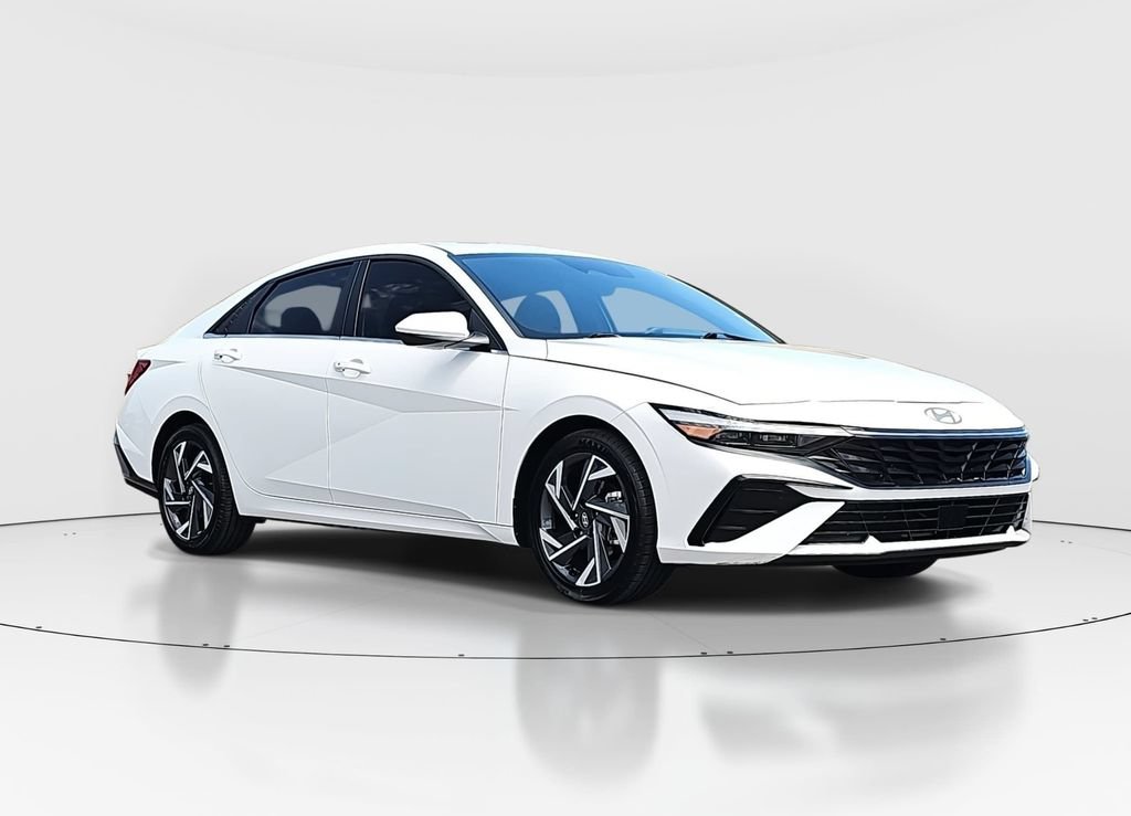 Used 2025 Hyundai Elantra SEL FWD image 3