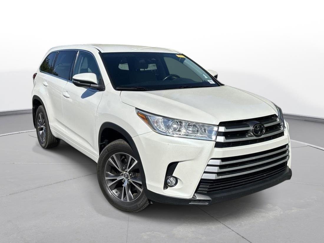 Used 2017 Toyota Highlander Plus AWD/4WD image 4