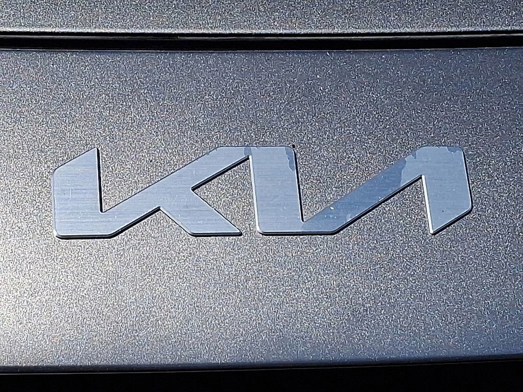 Certified 2023 Kia Niro EX FWD image 29