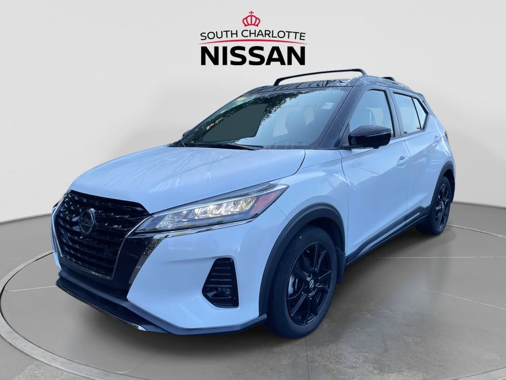 Used 2021 Nissan Kicks SR w/ SR Premium Package FWD image 3