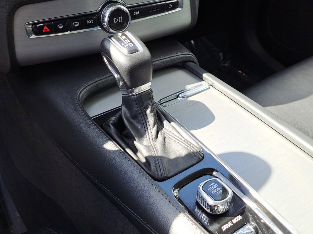 Used 2021 Volvo XC90 T5 Momentum w/ Protection Package Premier image 22