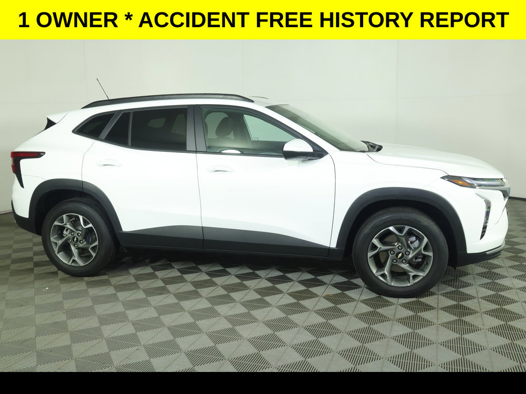 Certified 2025 Chevrolet Trax LT w/ Driver Confidence Package FWD image 2