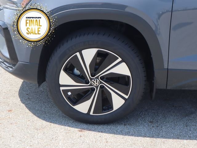 New 2024 Volkswagen Taos SE image 10
