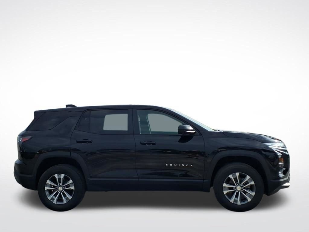 New 2026 Chevrolet Equinox LT w/ Convenience Package II FWD image 2