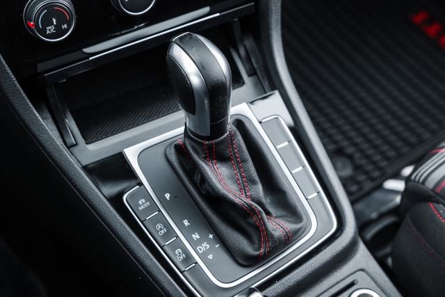 Used 2021 Volkswagen Golf S image 15