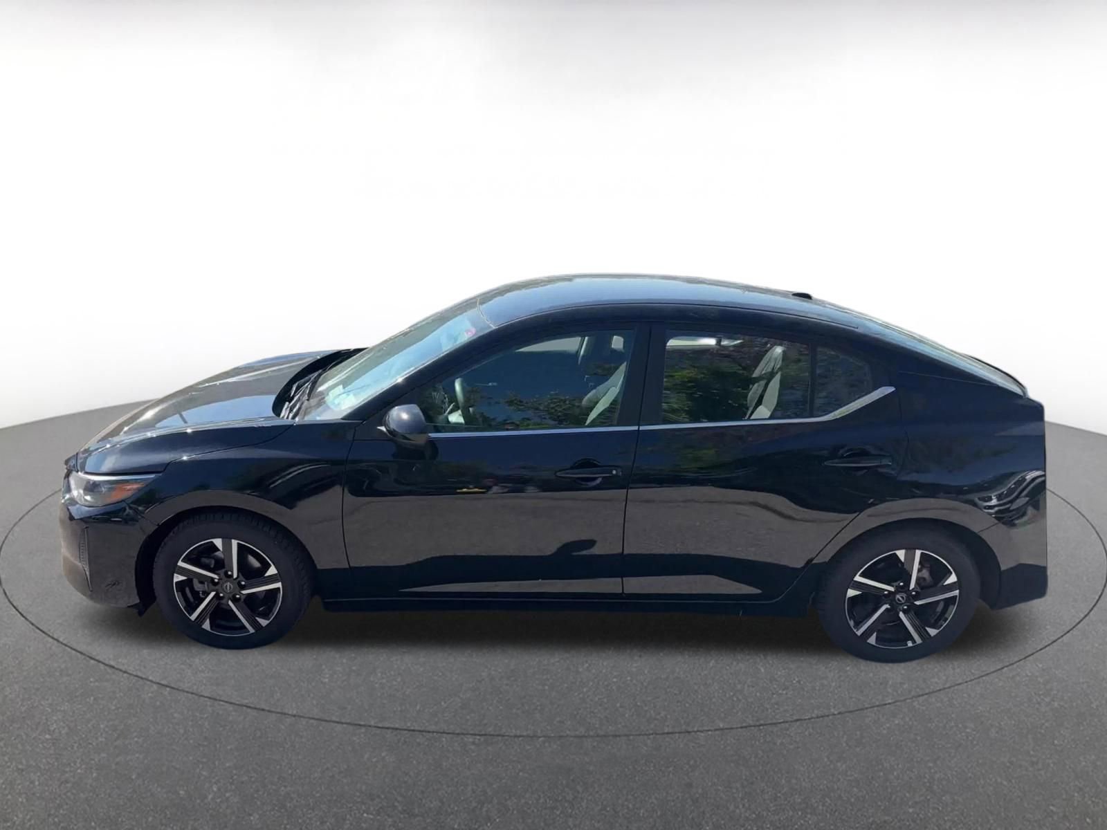 Used 2024 Nissan Sentra SV FWD image 9