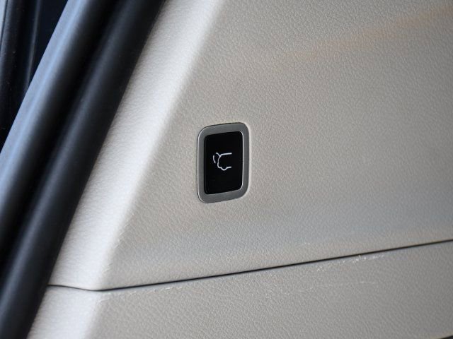 Used 2024 Chrysler Pacifica Touring-L image 26