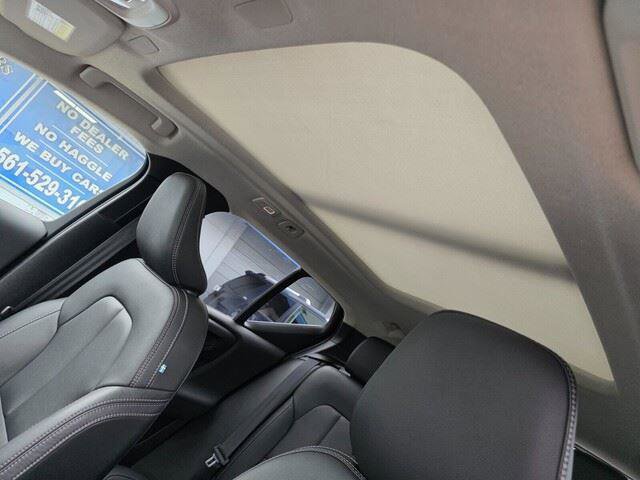 Used 2024 Volvo XC40 B5 Plus image 40