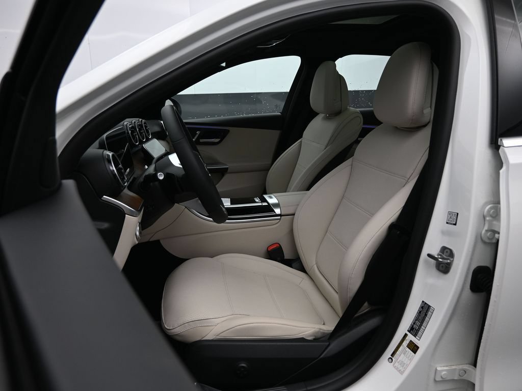 Used 2025 Mercedes-Benz C 300 4MATIC Sedan image 23