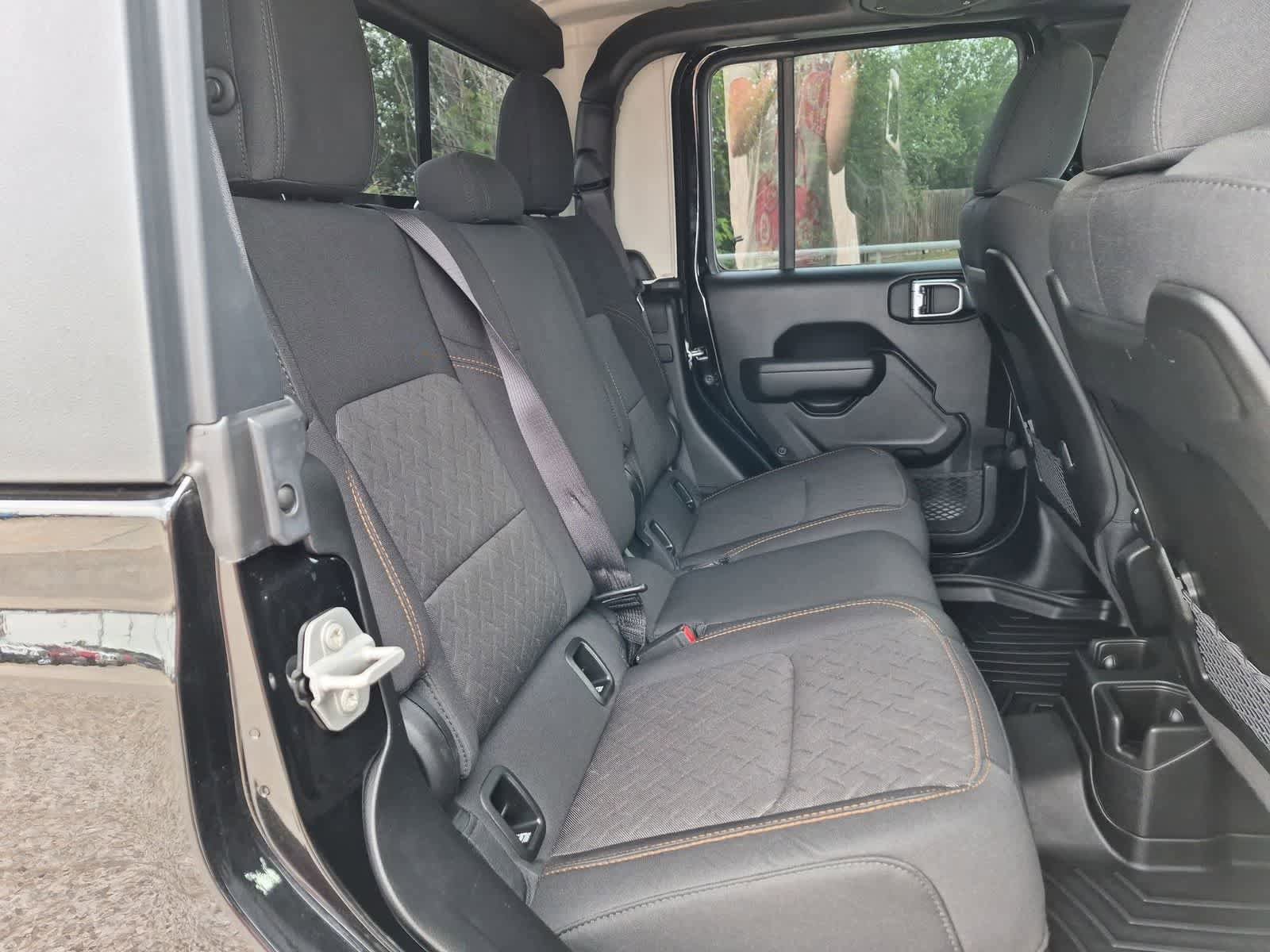 Used 2025 Jeep Gladiator Mojave AWD/4WD image 25