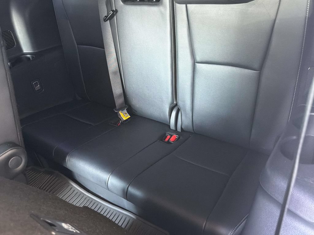 Certified 2025 Toyota Highlander XLE AWD/4WD image 30