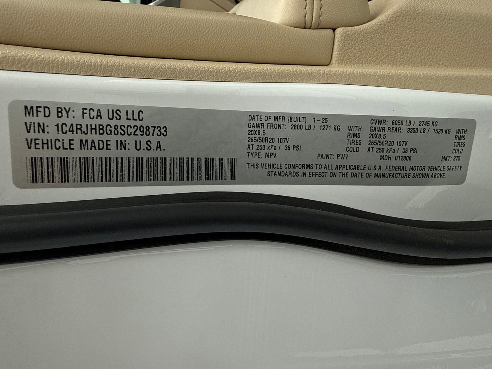 Used 2025 Jeep Grand Cherokee Limited w/ Black Appearance Package image 48