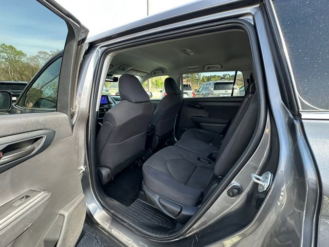 Used 2024 Toyota Highlander LE FWD image 19