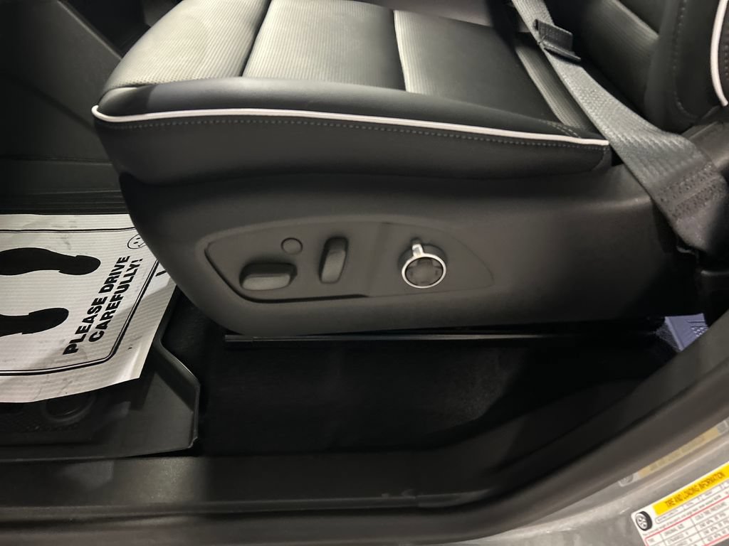 New 2027 Buick Enclave Avenir w/ LPO, Floor Liner Package FWD image 11