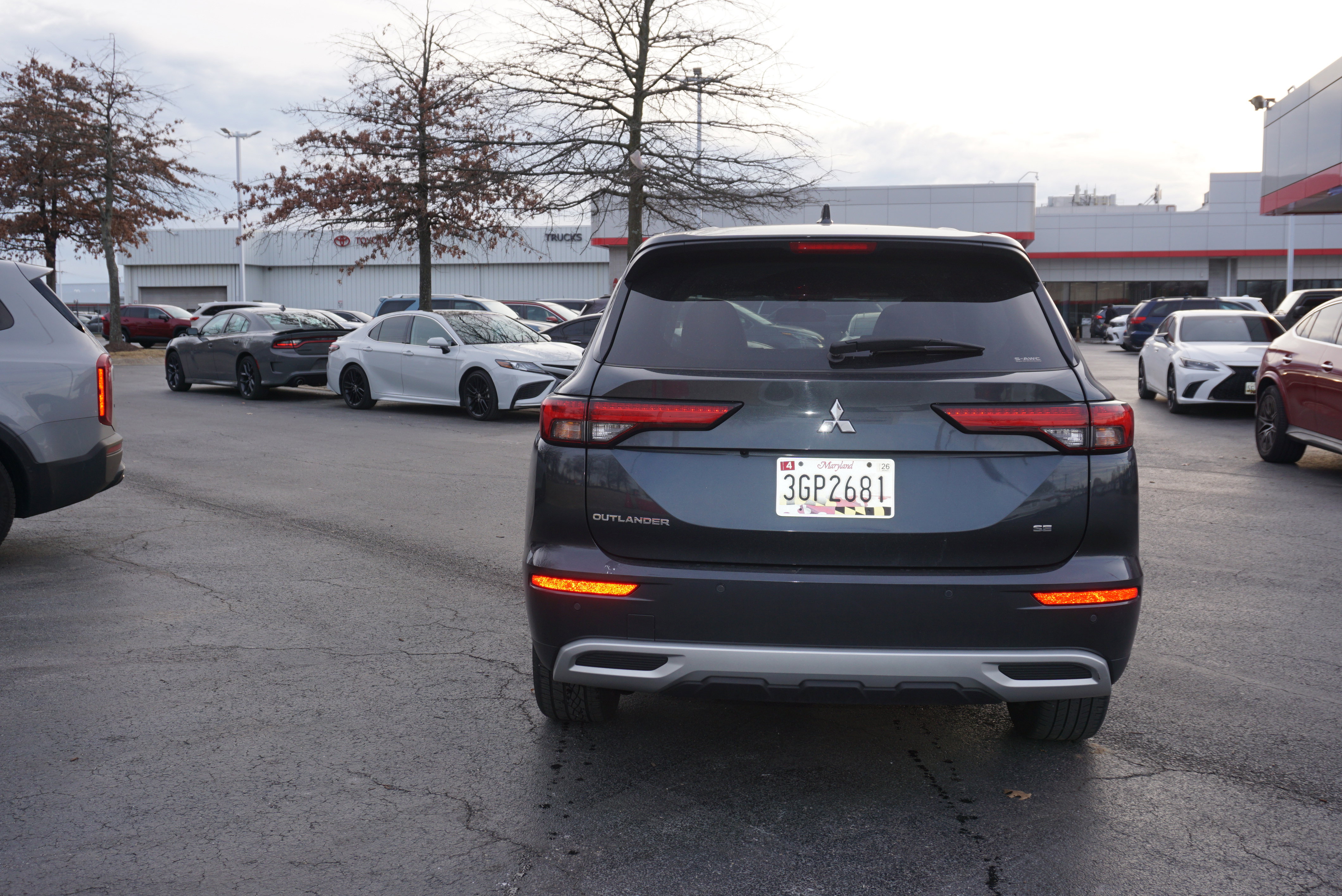 Used 2024 Mitsubishi Outlander SE image 4