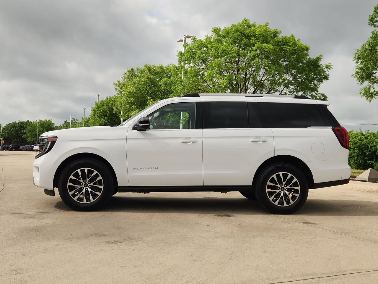 Used 2025 Ford Expedition Platinum AWD/4WD image 4