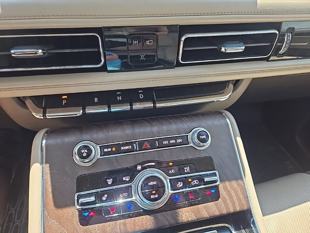 Used 2022 Lincoln Aviator Reserve w/ Equipment Group 201A RWD image 17