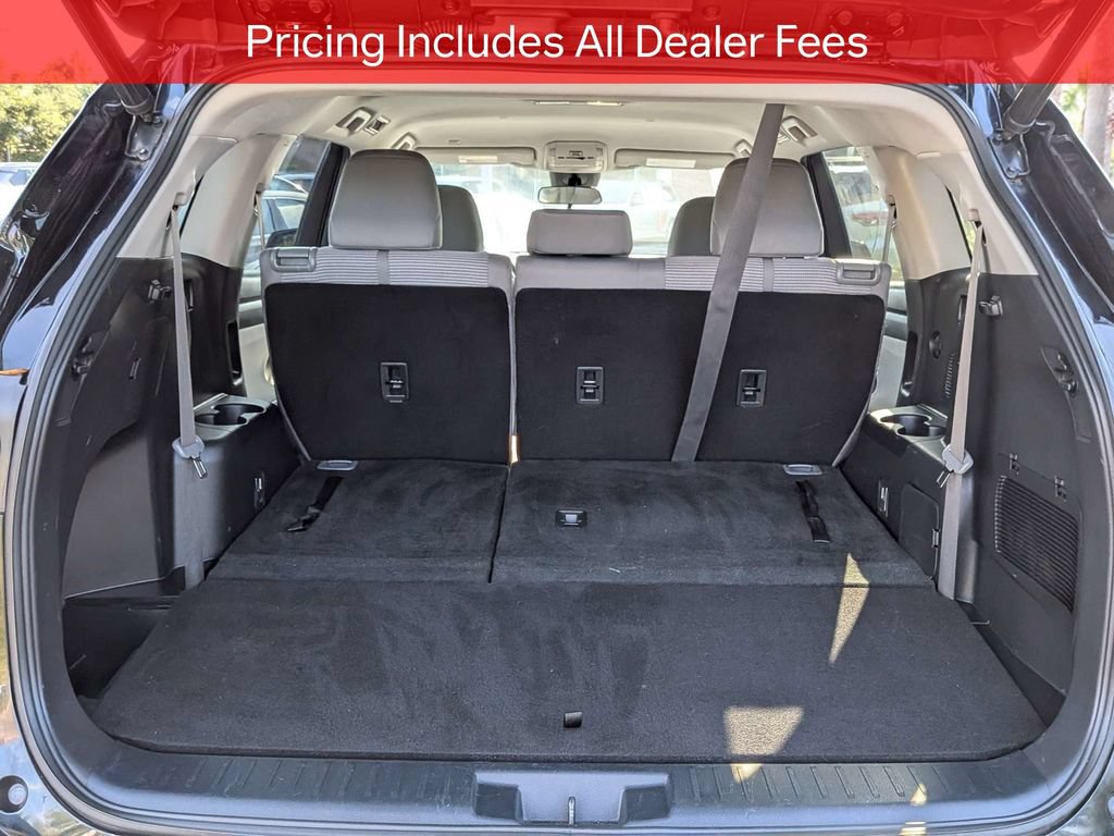 Used 2022 Toyota Highlander LE FWD image 14