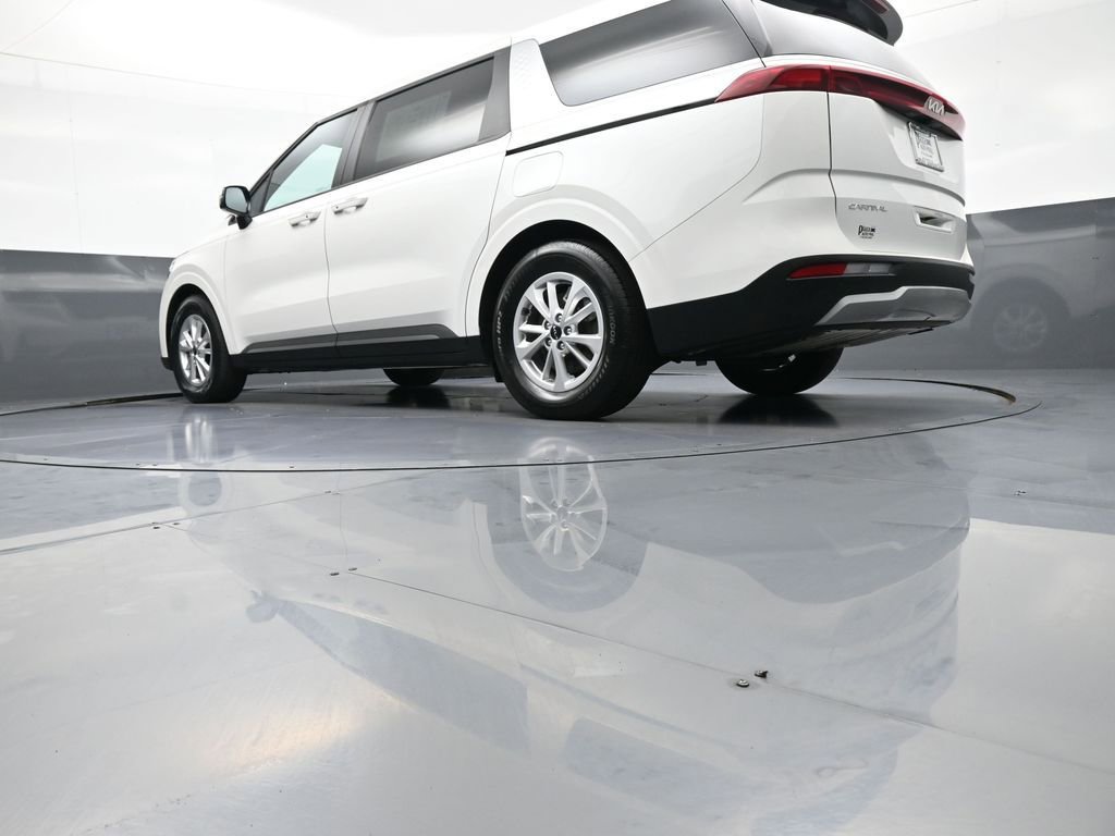 Used 2024 Kia Carnival LX FWD image 31