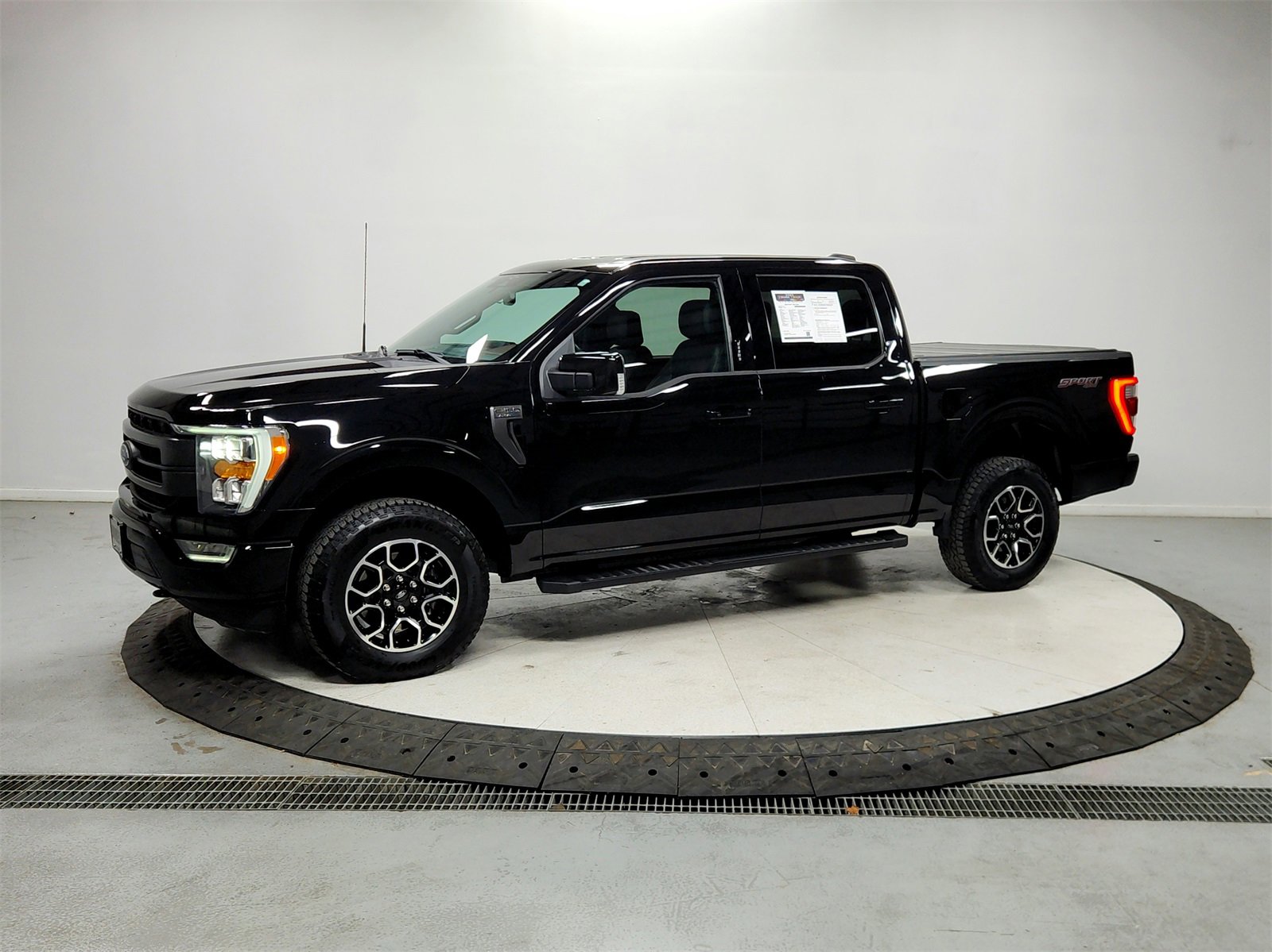Used 2023 Ford F150 Lariat image 3