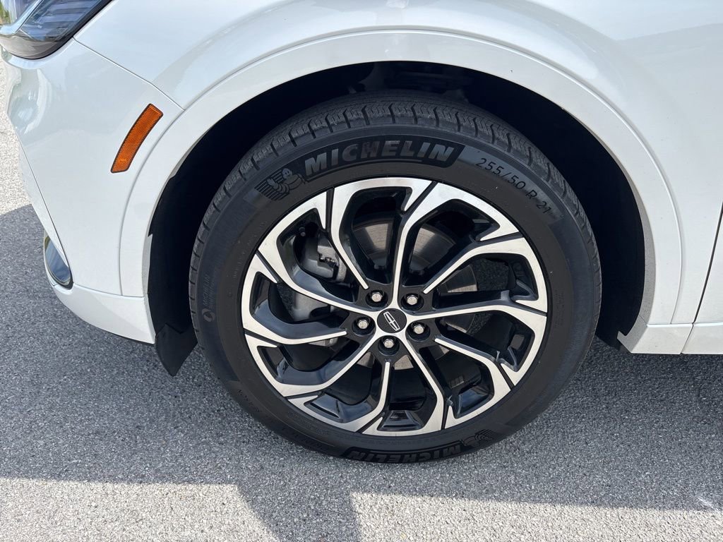 Used 2025 Lincoln Nautilus Reserve image 48