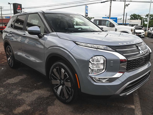 New 2025 Mitsubishi Outlander SE image 3