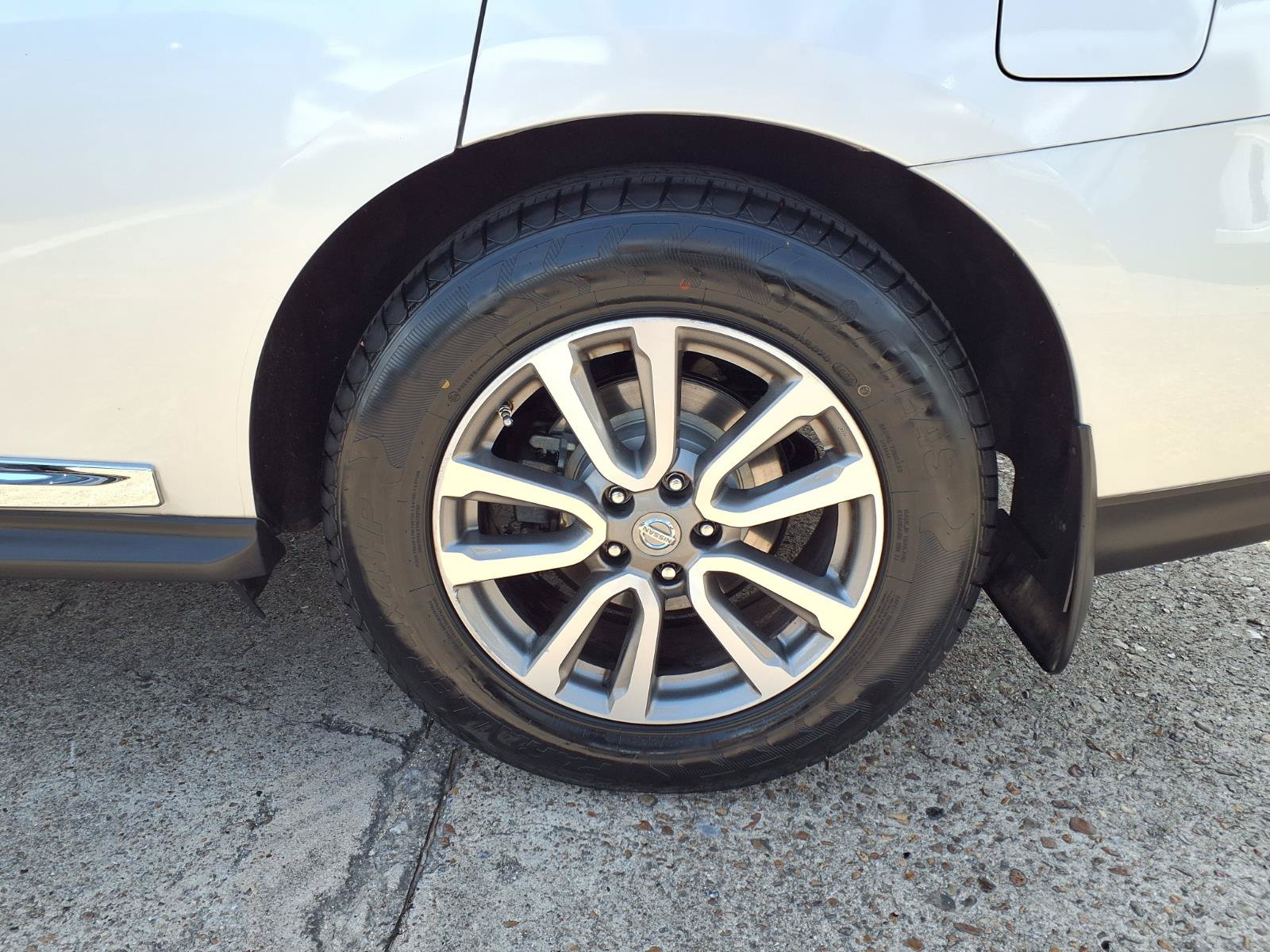 Used 2015 Nissan Pathfinder SL w/ SL Premium Package FWD image 11