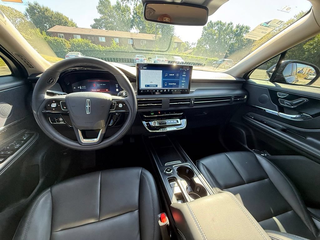 Used 2025 Lincoln Corsair AWD image 14