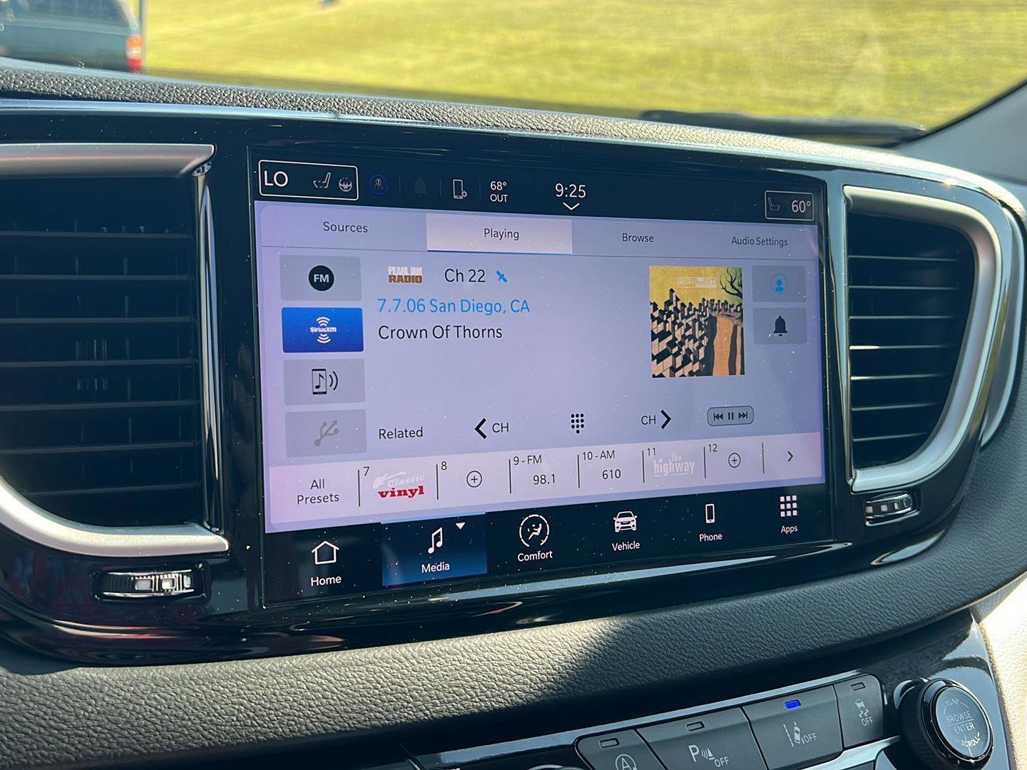 Used 2023 Chrysler Pacifica Touring-L image 23