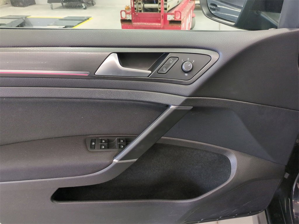 Used 2021 Volkswagen GTI SE image 10