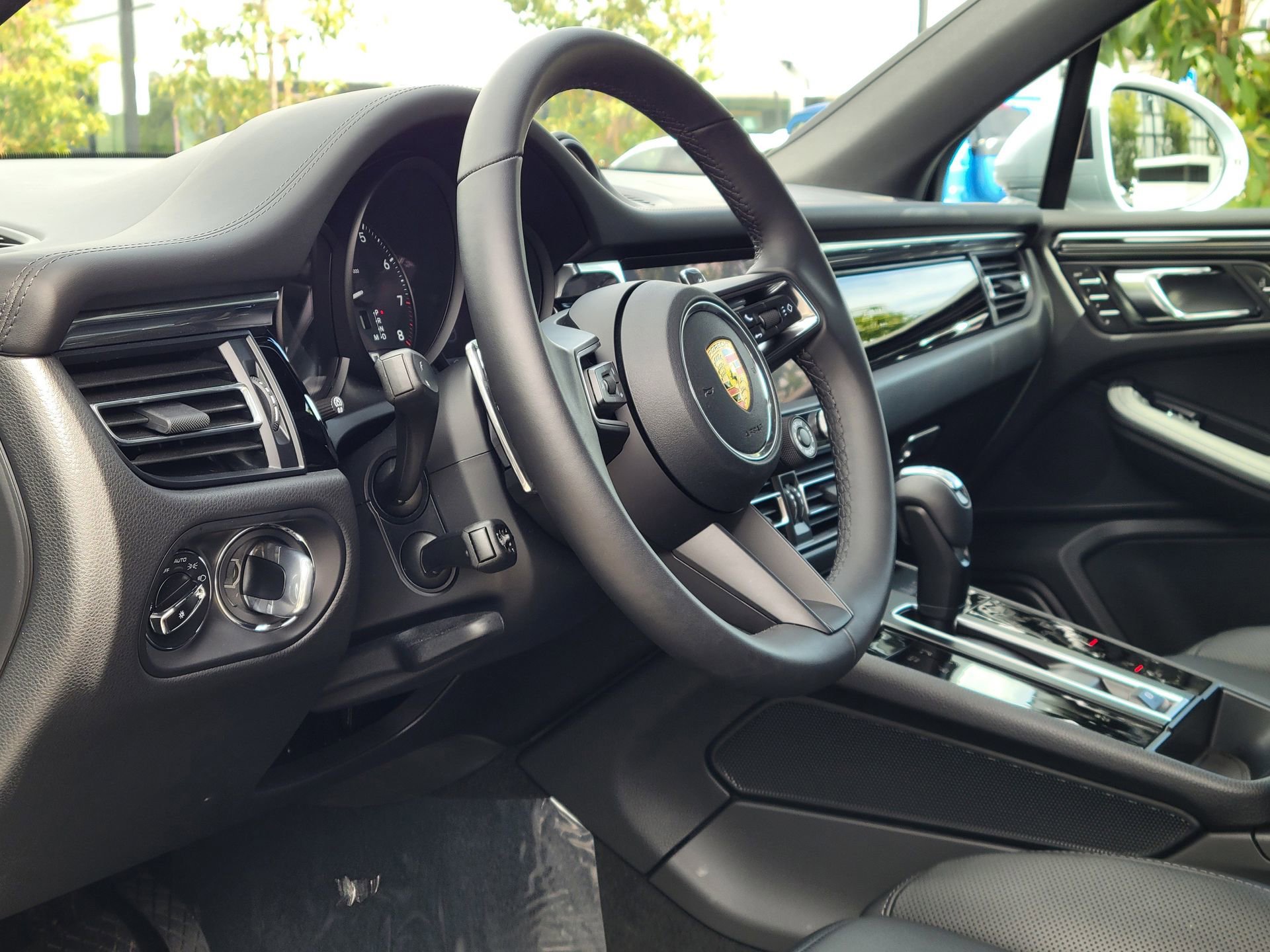 Used 2026 Porsche Macan AWD/4WD image 4