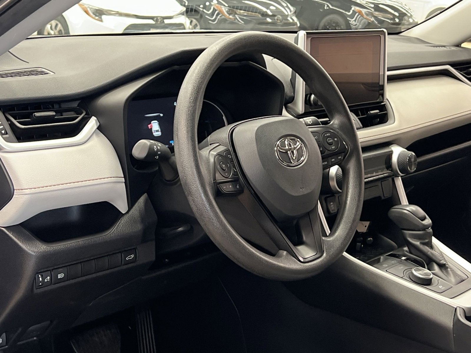 Used 2025 Toyota RAV4 XLE w/ Convenience Package image 14