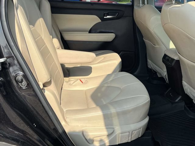 Used 2022 Toyota Highlander XLE FWD image 24