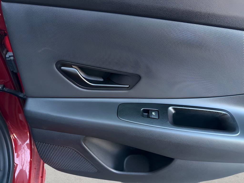 Used 2025 Hyundai Elantra Blue image 21